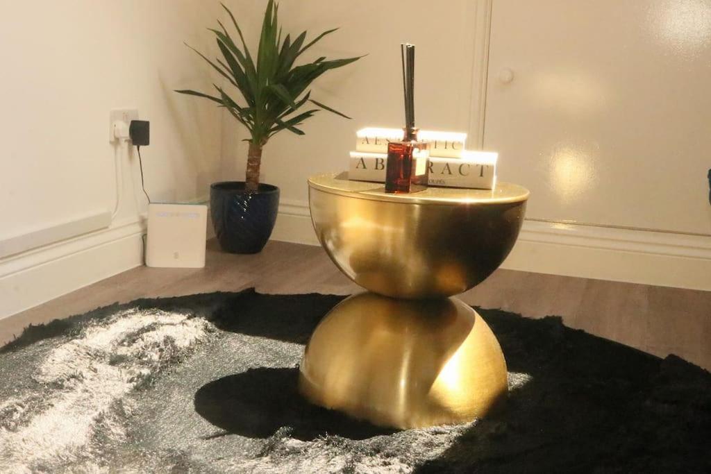 Qties Luxury Home 런던 외부 사진